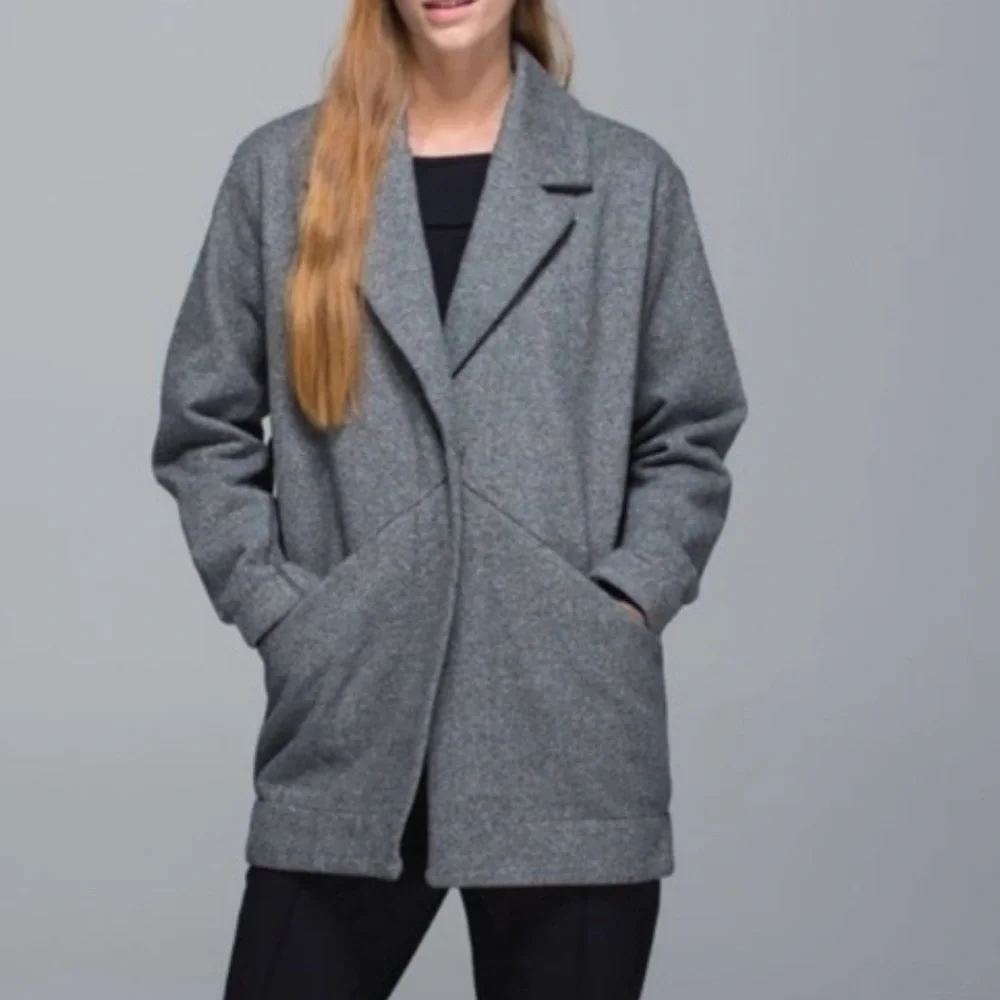Lululemon Women's Gray Car‎ Coat size M?